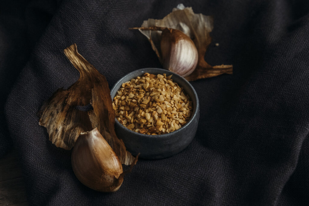 Smoked garlic granules