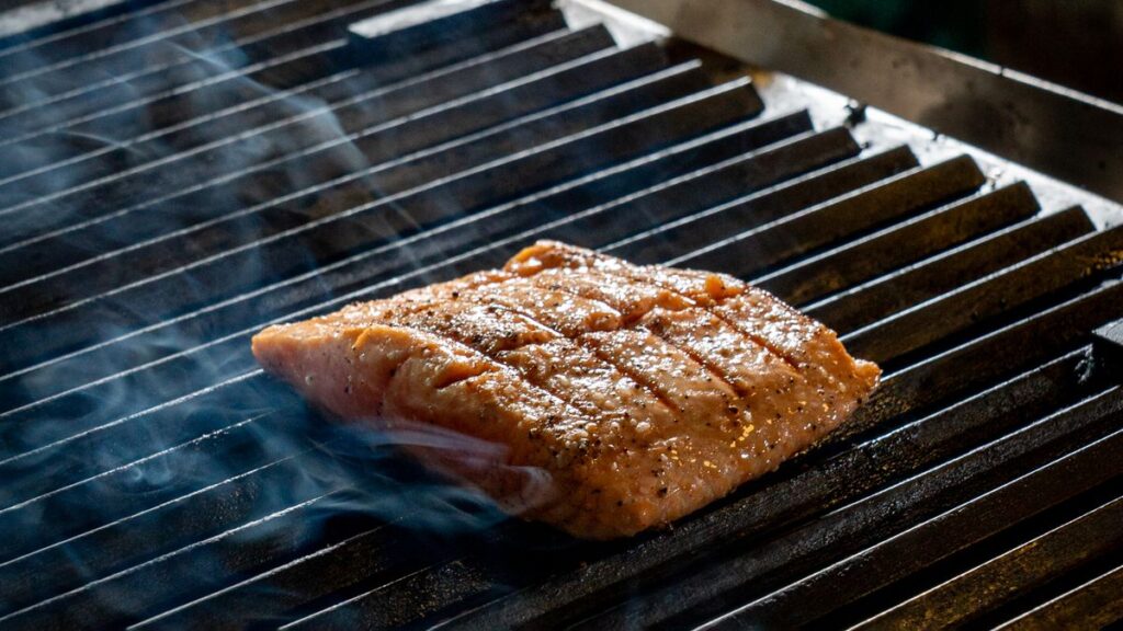 smoked peppercorn salmon pexels